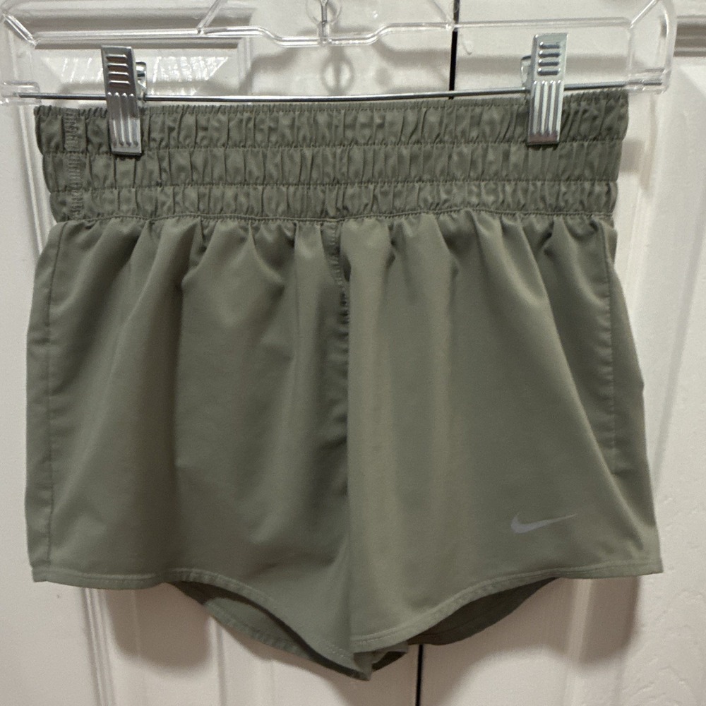 Nike Dri-FIT Women's Green Running Shorts Mesh Polyester Elastic Waist XS